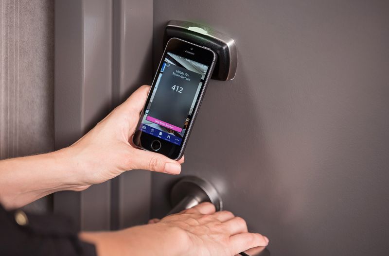 Smart Hotel: Internet of Things, chiave della stanza su smartphone