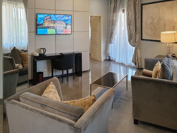 Hotel Tv Samsung nella Suite dell'Hotel Ritz di Roma Parioli