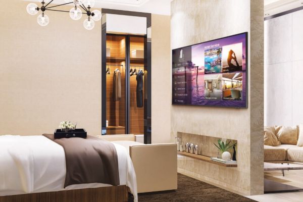 Hospitality TV nella camera di un hotel luxury