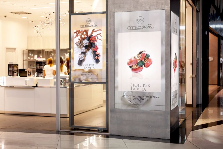 display signage in centro commerciale