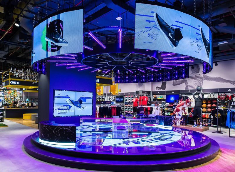 Utilizzo del Digital Signage e del Visual Merchandising in un concept store