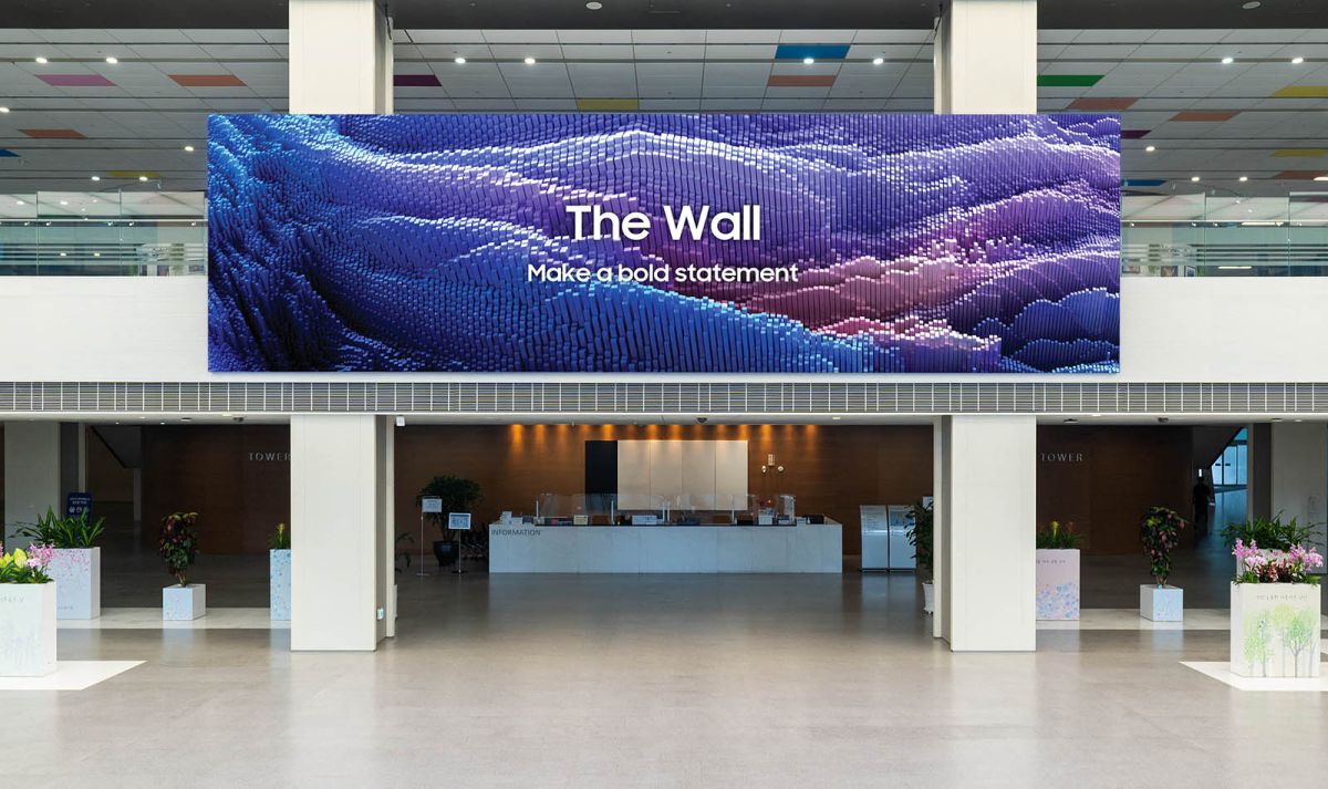 samsung the wall ledwall all'ingresso di un ufficio