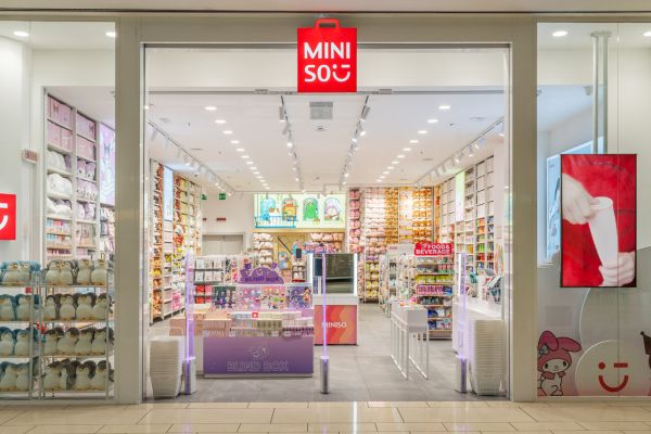 Miniso implementa il Digital Signage nel nuovo store del Centro Commerciale Porta di Roma per offrire un’esperienza di acquisto coinvolgente