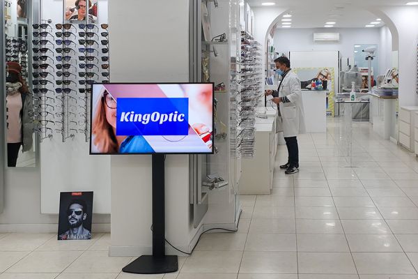 monitor display signage Outlet Ottica Roma