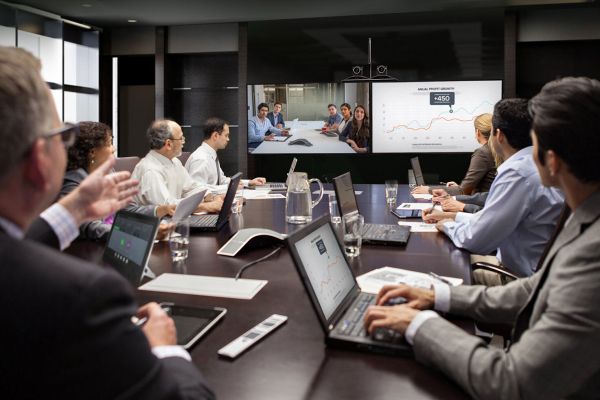 Videoconferenza in sala riunioni digitalizzata