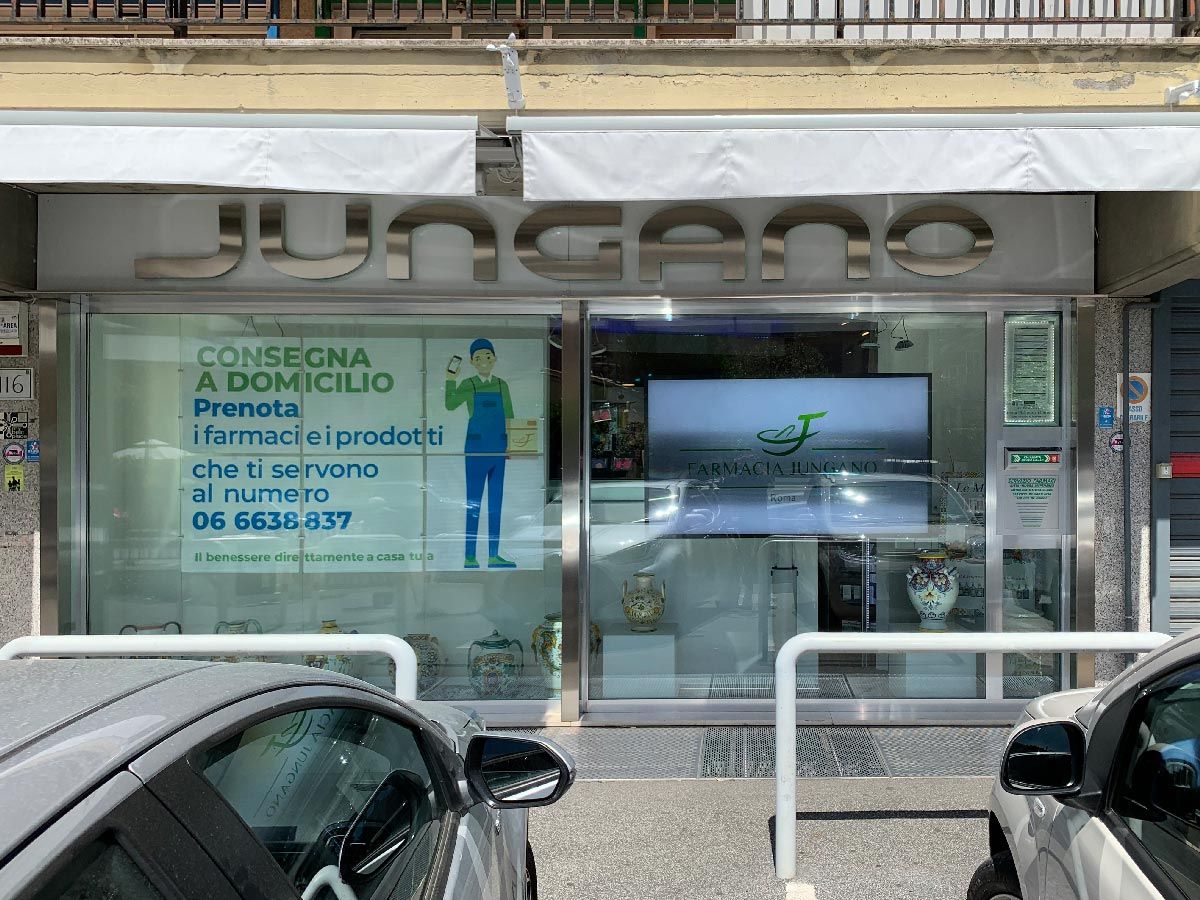 Display in vetrina farmacia