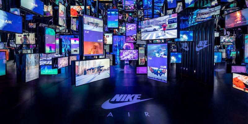 Utilizzo del Digital Signage e del Visual Merchandising in un concept store