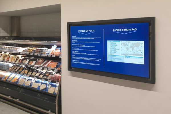 digital signage display conad superstore