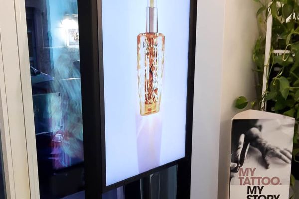 Samsung Display Signage bifacciale da vetrina