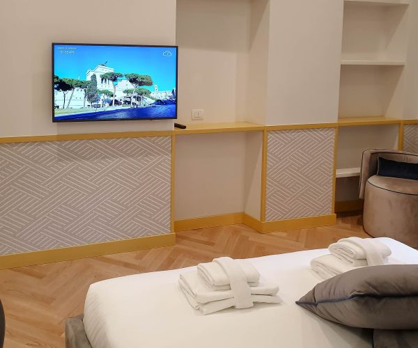 Hotel TV Samsung installato a parete