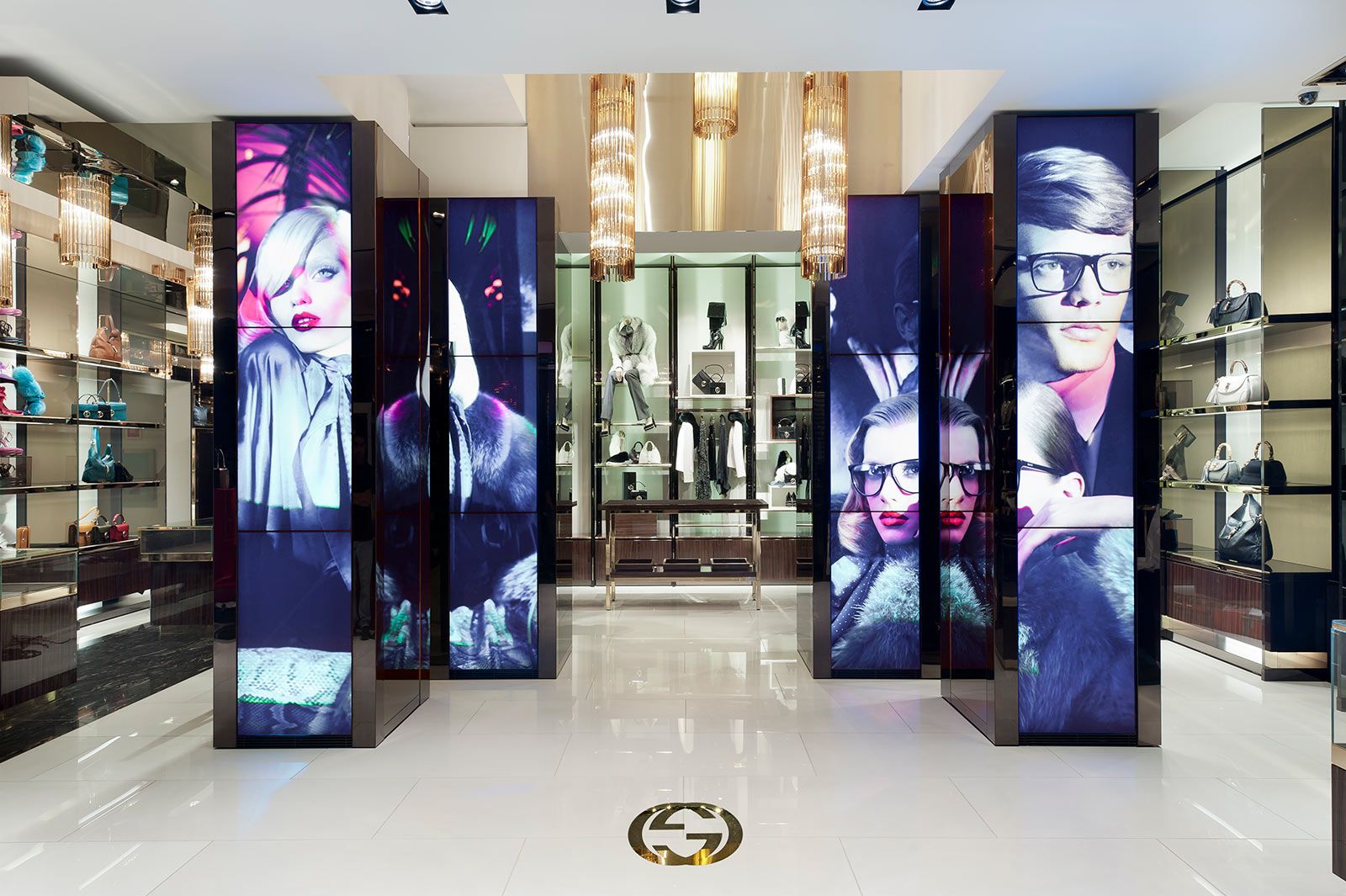 Digital Signage: display pubblicitari nelle vetrine di un celebre store di Londra