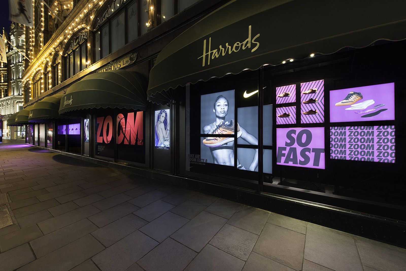 Digital Signage: display pubblicitari nelle vetrine di un celebre store di Londra