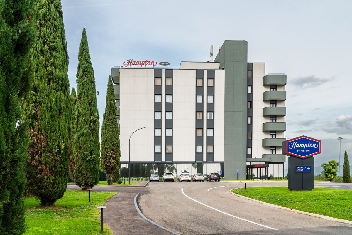 Soluzioni Digital Signage per l'hotel Hampton by Hilton Roma nord Fiano Romano