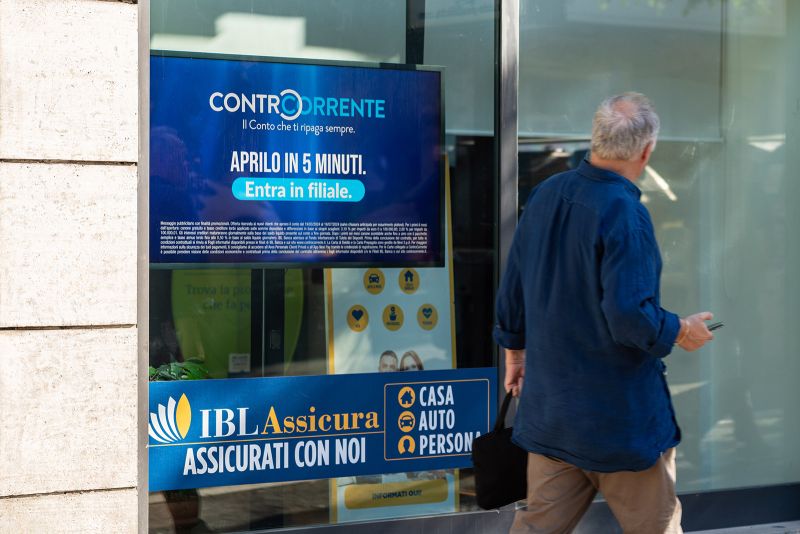 Display professionali per il Digital Signage nelle vetrine di IBL Banca