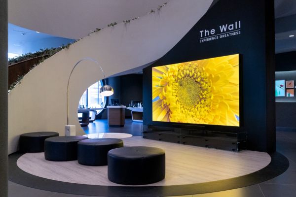 High Tech Luxury Samsung The Wall