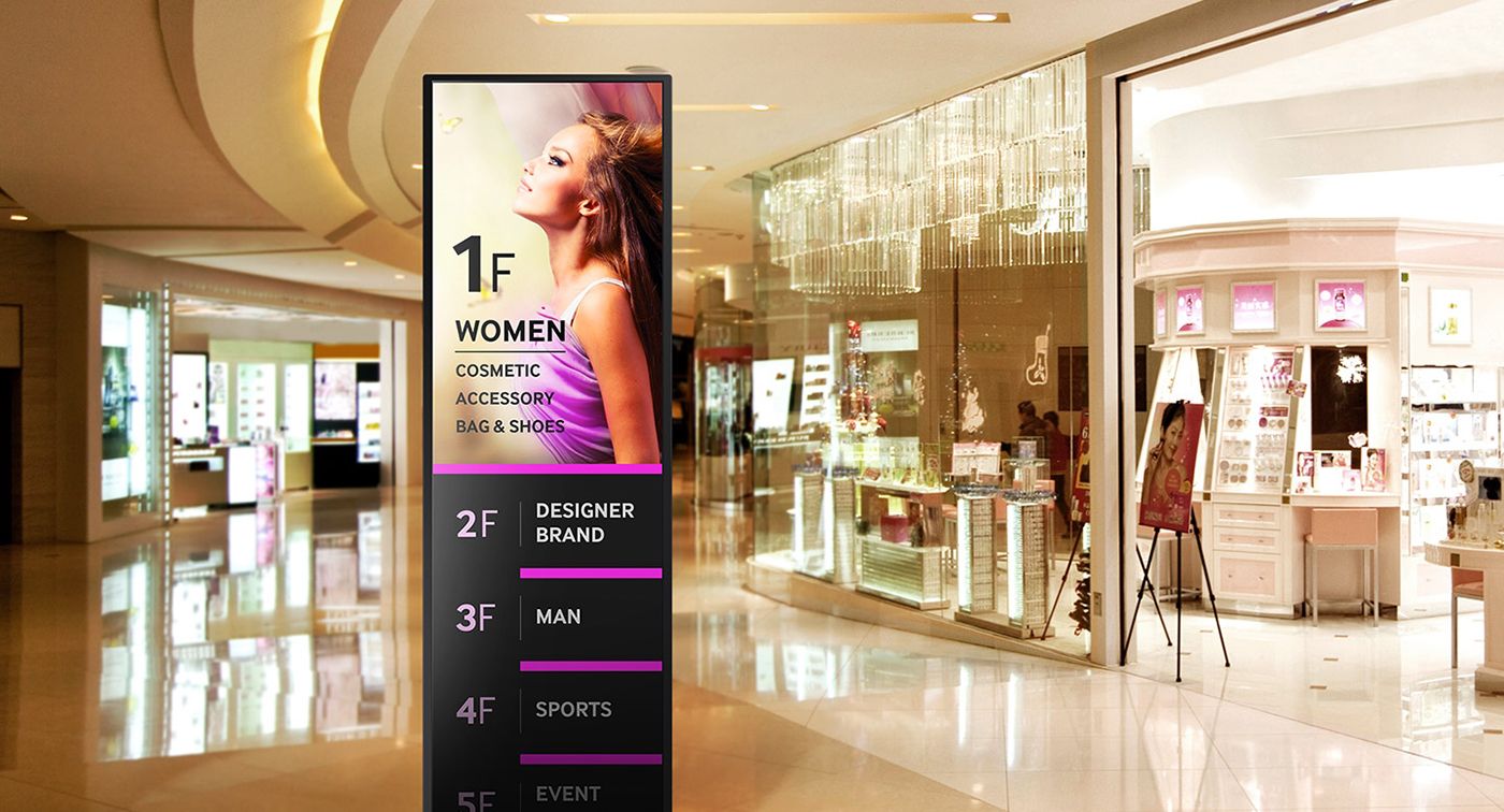 Totem digital signage in un centro commerciale