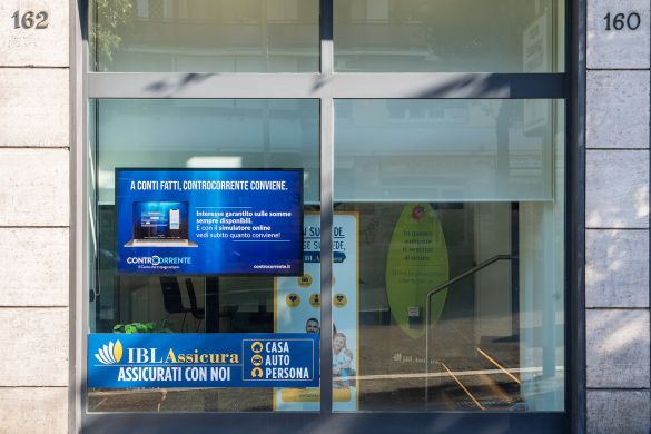 Display professionali per il Digital Signage nelle vetrine di IBL Banca