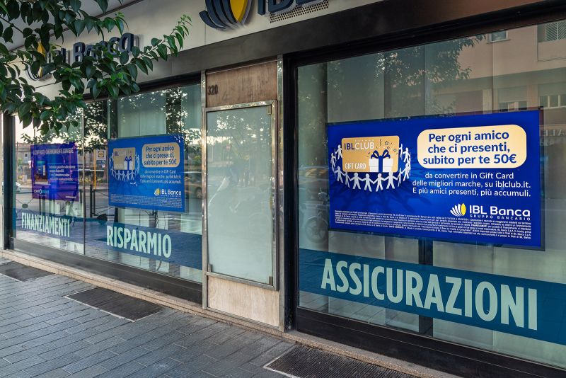 Display professionali per il Digital Signage nelle vetrine di IBL Banca