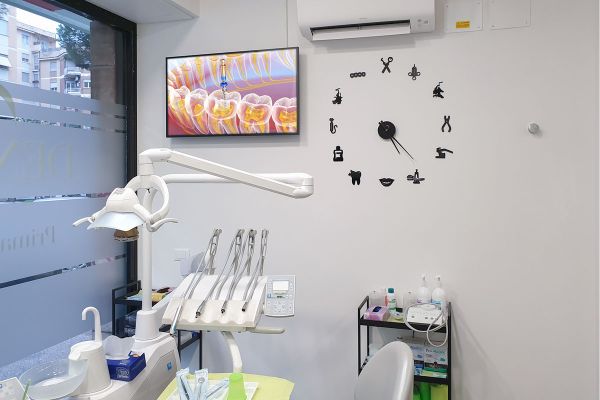 display in studio dentistico e vetrina