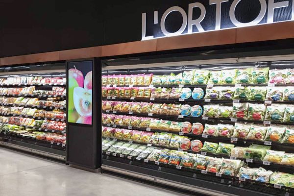 digital signage displat conad superstore